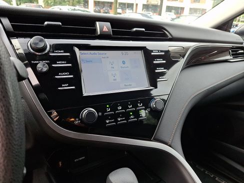 Used 2019 Toyota Camry LE FWD image 23