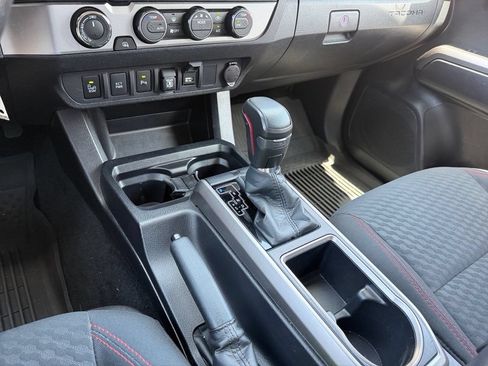 Used 2021 Toyota Tacoma SR5 AWD/4WD image 23