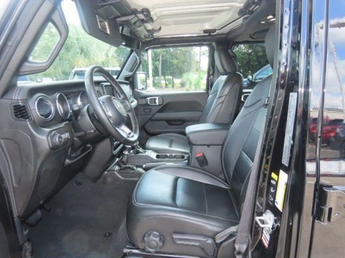 Used 2022 Jeep Wrangler Unlimited Sahara w/ Cold Weather Group AWD/4WD image 23