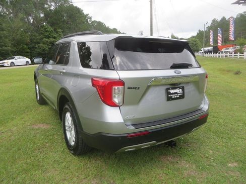 Used 2020 Ford Explorer XLT w/ Equipment Group 202A AWD/4WD image 8