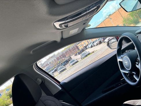 Used 2025 Hyundai Elantra SE FWD image 14