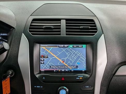 Used 2015 Ford Explorer XLT w/ Equipment Group 202B AWD/4WD image 29