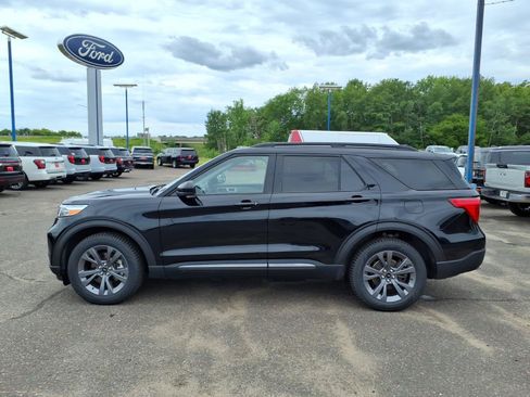 Certified 2023 Ford Explorer XLT w/ Equipment Group 202A AWD/4WD image 2