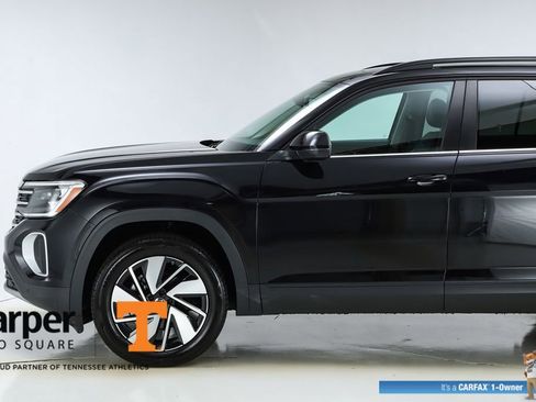 Used 2025 Volkswagen Atlas SE w/ Panoramic Sunroof Package image 3