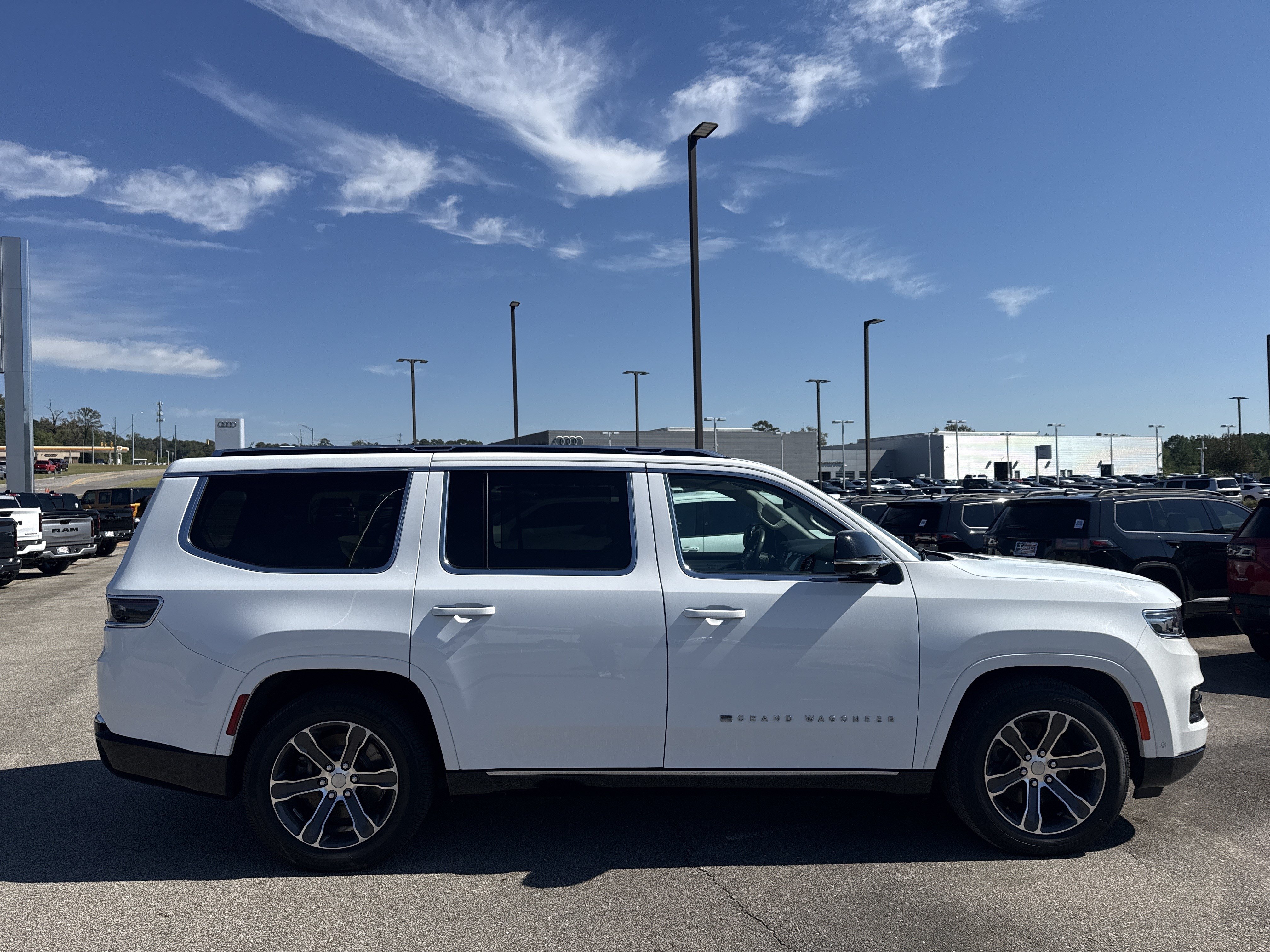 Used 2023 Jeep Grand Wagoneer 4WD image 9