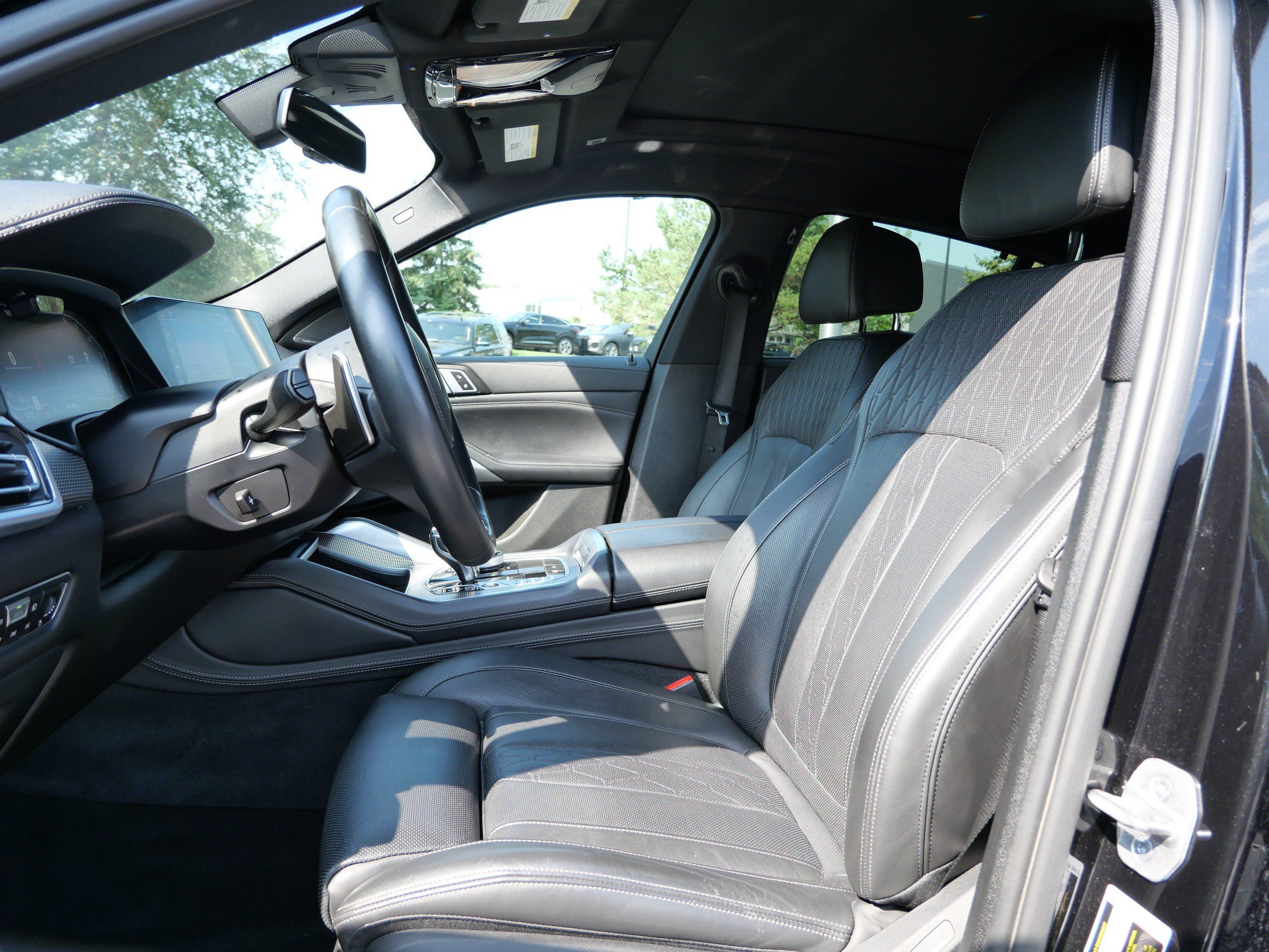Used 2021 BMW X6 xDrive40i w/ Executive Package AWD/4WD image 12