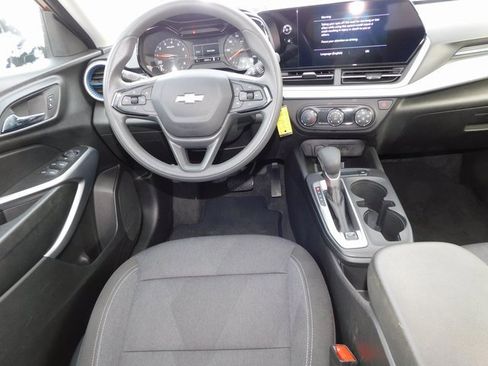 Used 2025 Chevrolet Trax LS image 15