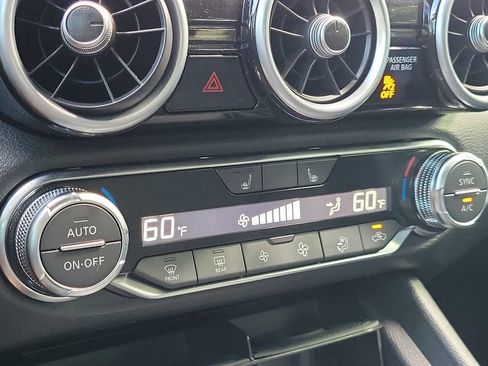 Certified 2024 Nissan Sentra SR FWD image 33