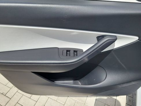Used 2022 Tesla Model Y Performance AWD/4WD image 16