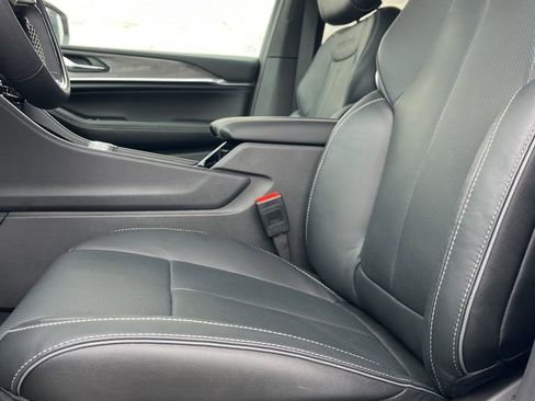 New 2025 Jeep Grand Cherokee L Overland w/ Luxury Tech Group IV image 9