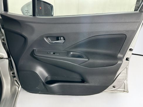 Used 2021 Nissan Versa SV FWD image 29