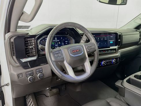 Used 2025 GMC Sierra 1500 SLT AWD/4WD image 16