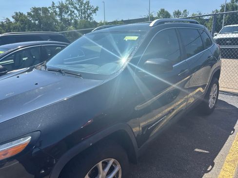 Used 2014 Jeep Cherokee Latitude w/ Comfort/Convenience Group AWD/4WD image 14