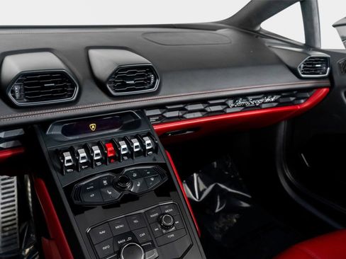 Used 2017 Lamborghini Huracan LP 610-4 AWD/4WD image 34