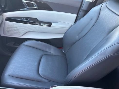 Used 2024 Kia Carnival EX FWD image 6