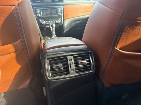 Used 2018 Nissan Rogue SL w/ Premium Package image 25