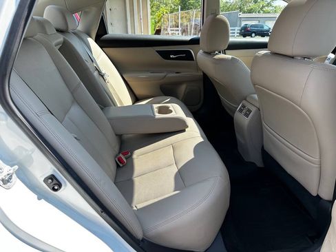 Used 2016 Nissan Altima 2.5 SL w/ 2.5 Technology w/LED Package FWD image 9