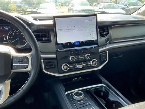 Used 2024 Ford Expedition XLT image 16