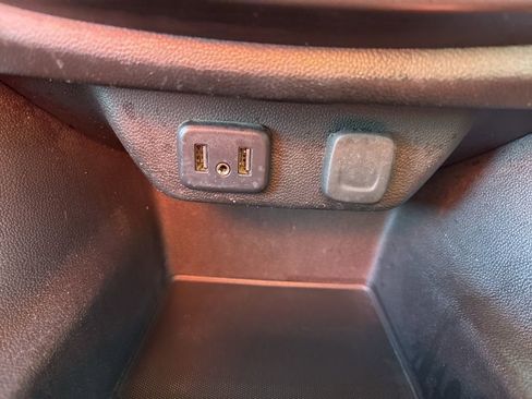 Used 2020 Chevrolet Traverse LT image 20