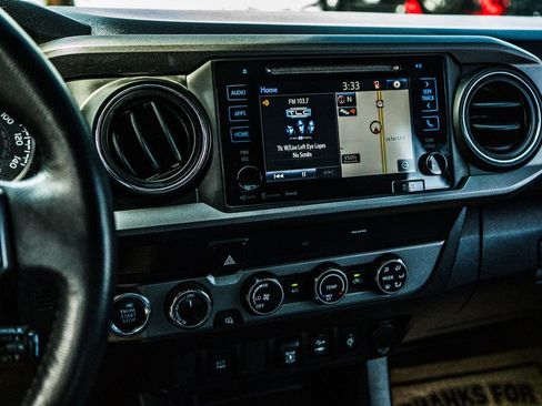 Used 2019 Toyota Tacoma TRD Off-Road AWD/4WD image 30