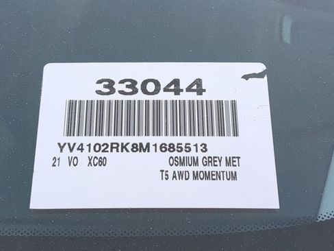 Used 2021 Volvo XC60 T5 Momentum w/ Protection Package image 17