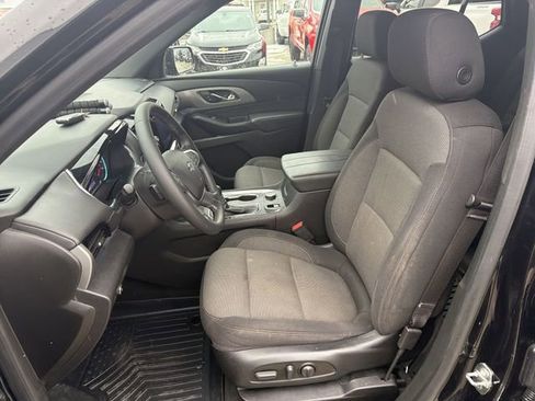 Used 2023 Chevrolet Traverse LT image 13