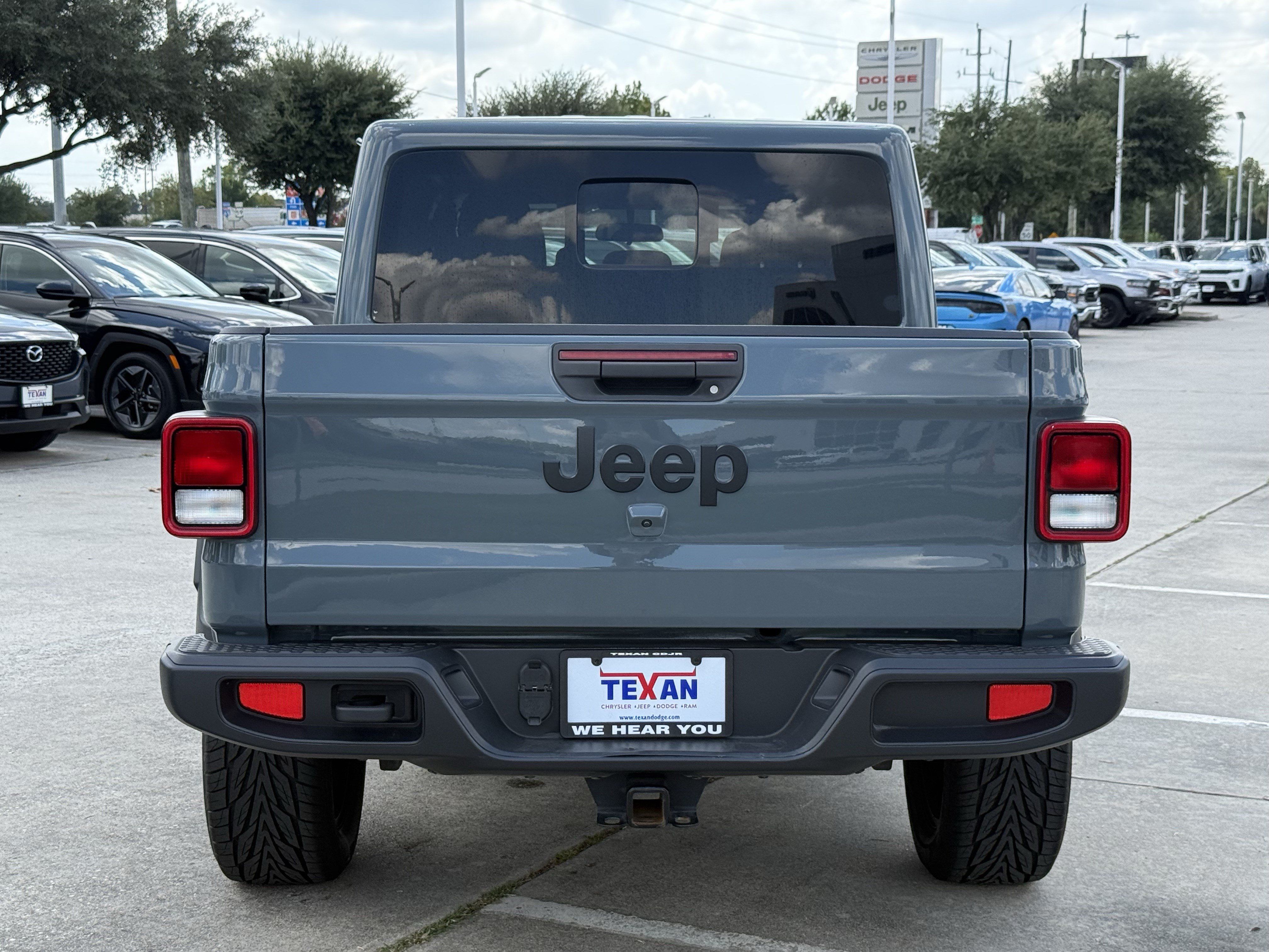 Used 2024 Jeep Gladiator Sport AWD/4WD image 6