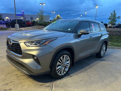 Used 2026 Toyota Highlander Platinum AWD/4WD image 3