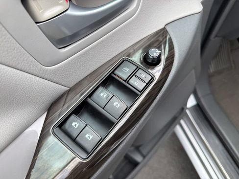 Used 2015 Toyota Sienna XLE FWD image 11