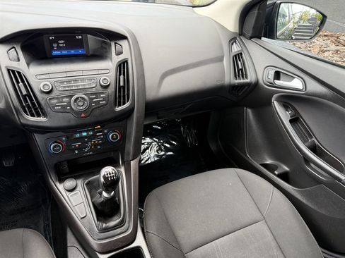 Used 2018 Ford Focus SE FWD image 22