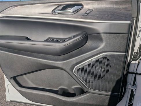 New 2025 Jeep Grand Cherokee Limited w/ Luxury Tech Group II image 15