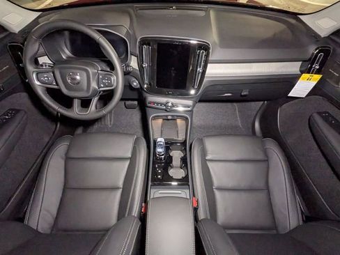 New 2025 Volvo XC40 B5 Ultra w/ Climate Package image 27