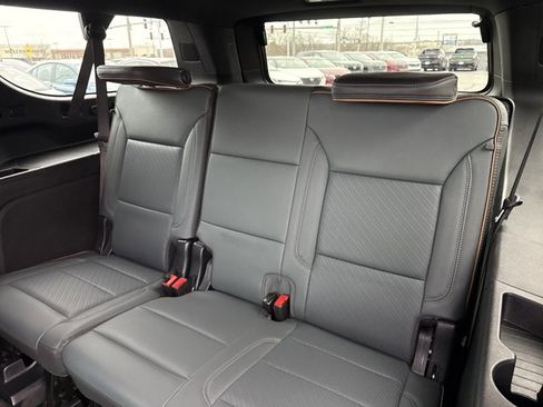 Used 2025 GMC Yukon XL AT4 w/ AT4 Premium Package image 7