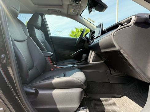 Used 2025 Toyota Corolla Cross XLE w/ Convenience Package AWD/4WD image 19