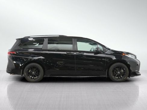 Used 2025 Toyota Sienna XSE AWD/4WD image 7