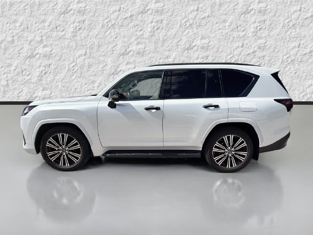 Used 2024 Lexus LX 600 4WD w/ Luxury Package image 6