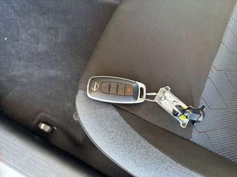Used 2025 Nissan Versa SV FWD image 21