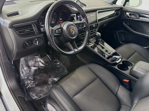 Used 2023 Porsche Macan AWD/4WD image 23