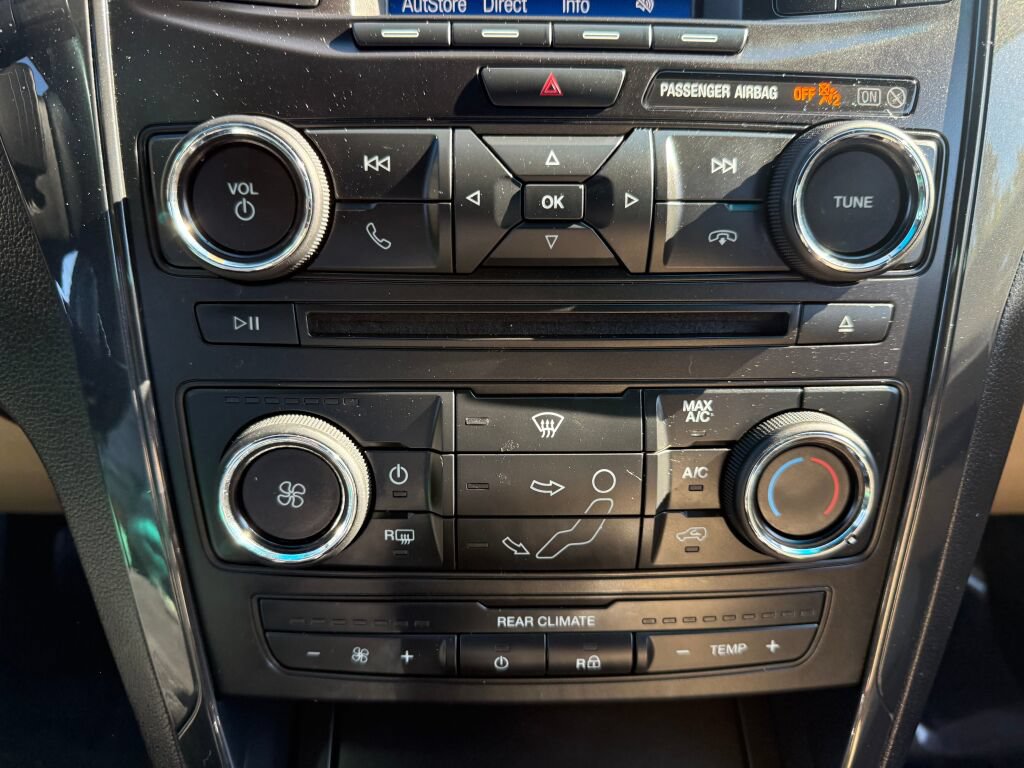Used 2017 Ford Explorer XLT FWD image 16
