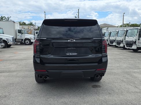 Used 2025 Chevrolet Suburban Z71 AWD/4WD image 6