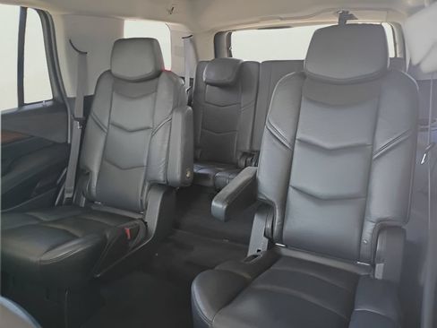 Used 2016 Cadillac Escalade Luxury AWD/4WD image 11