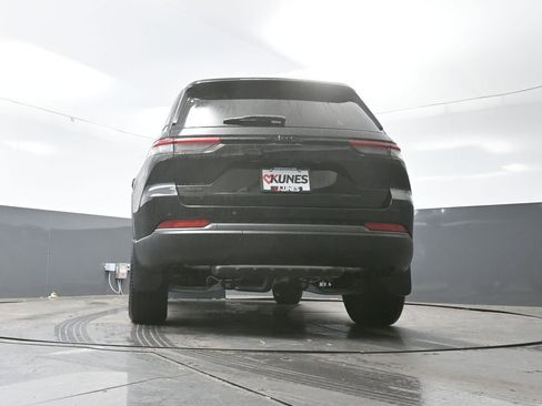 New 2026 Jeep Grand Cherokee Limited w/ Limited Altitude Package AWD/4WD image 44