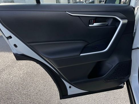 Used 2024 Toyota RAV4 SE image 39