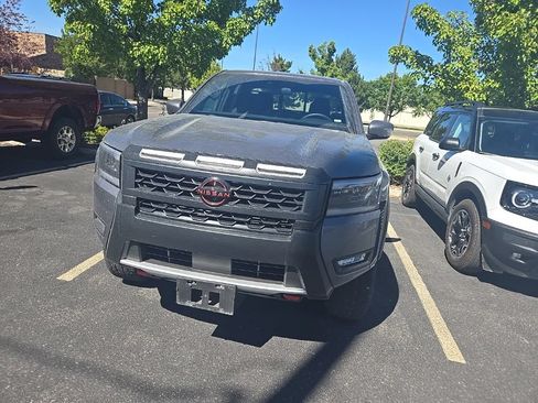 Used 2026 Nissan Frontier PRO-4X AWD/4WD image 2