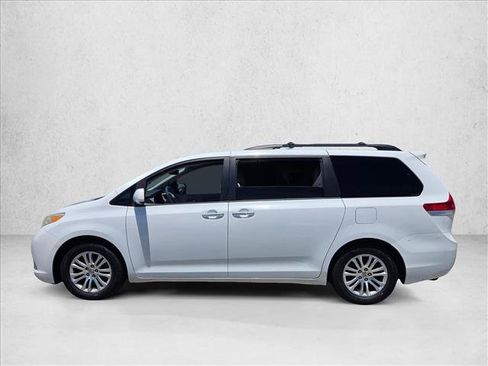 Used 2014 Toyota Sienna XLE FWD image 8