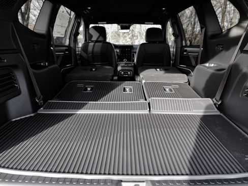 New 2026 GMC Acadia Denali w/ Super Cruise Package image 9