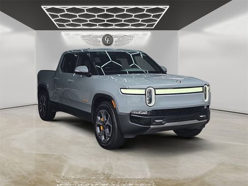 Used 2022 Rivian R1T Adventure image 7
