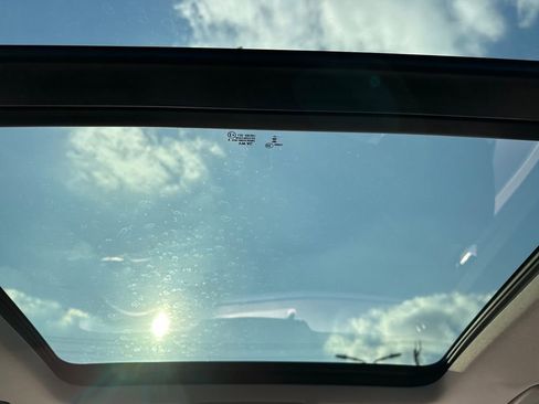 Used 2024 Volkswagen Taos SE image 23