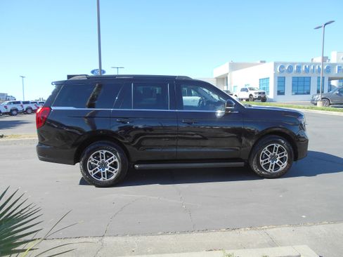 Used 2025 Ford Expedition Active AWD/4WD image 4