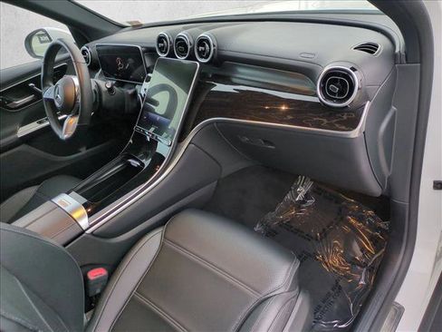 Used 2024 Mercedes-Benz GLC 300 image 21